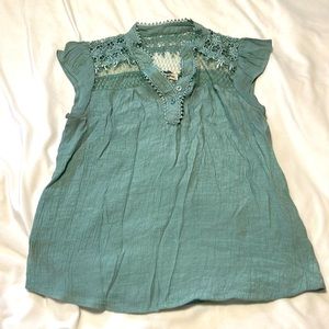 Sweet Wanderer - green cap sleeve linen blouse with lace